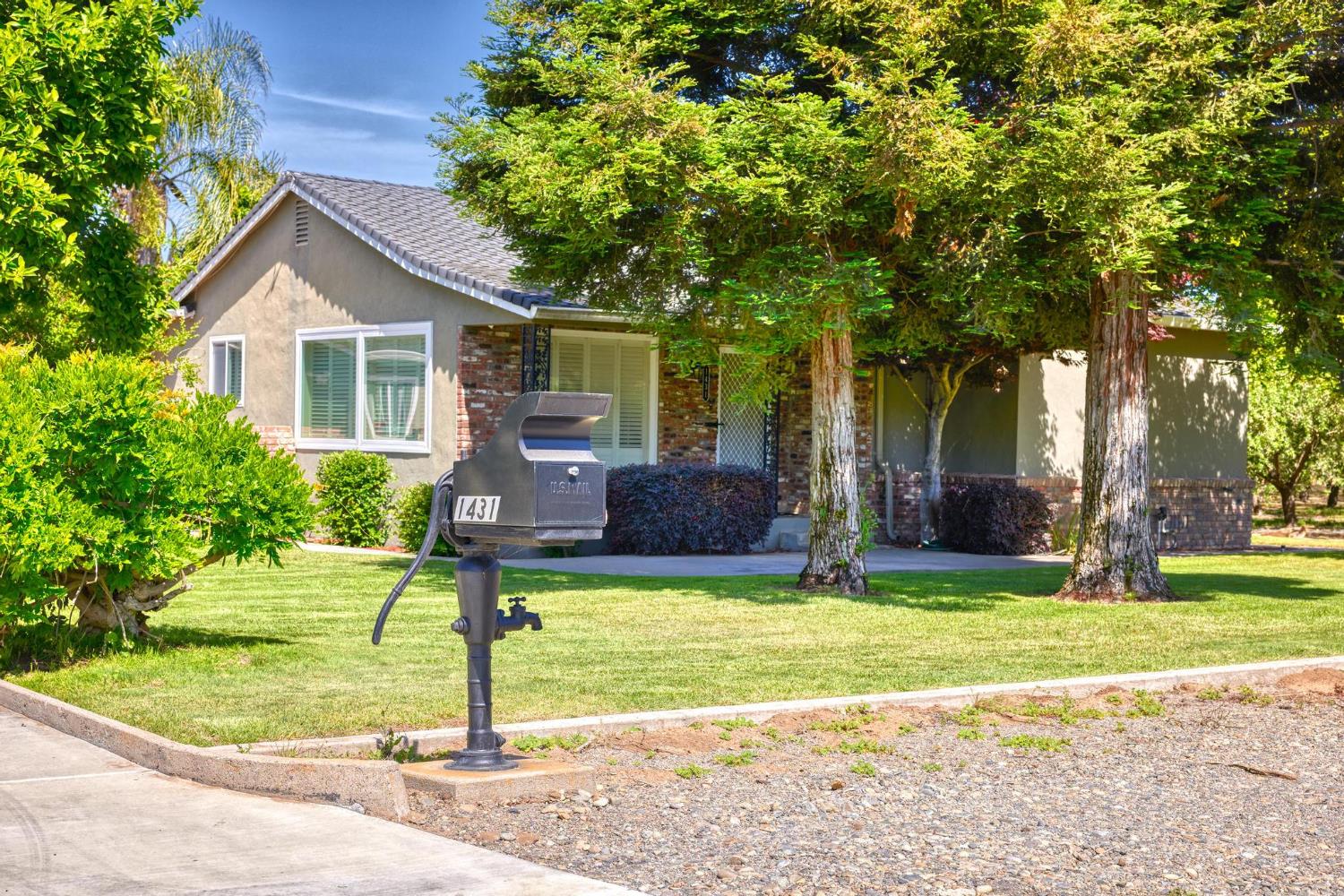 Detail Gallery Image 4 of 33 For 1431 Clark Rd, Modesto,  CA 95358 - 3 Beds | 2 Baths