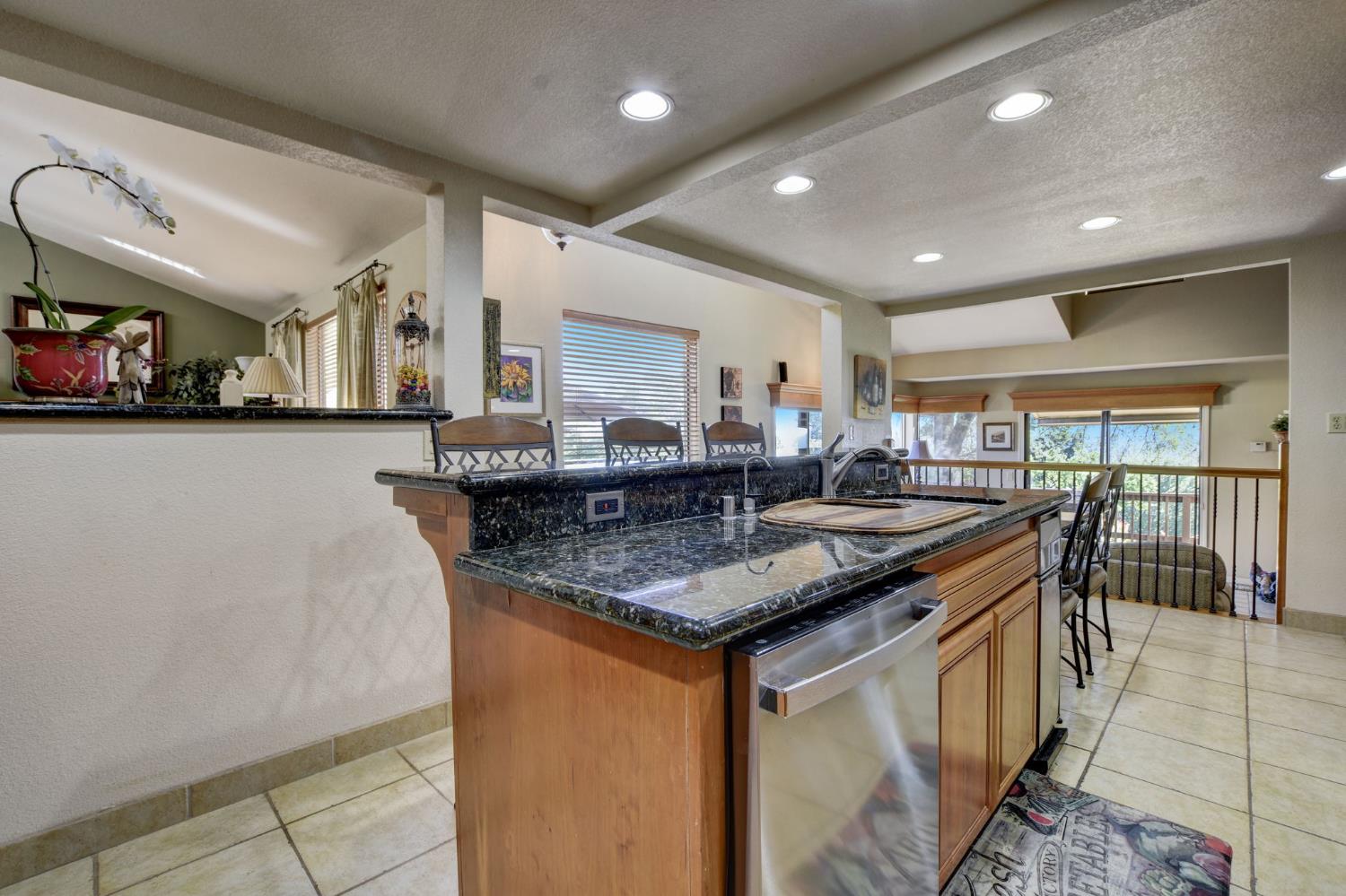 Detail Gallery Image 16 of 35 For 6165 Viewridge Dr, Auburn,  CA 95602 - 3 Beds | 2 Baths