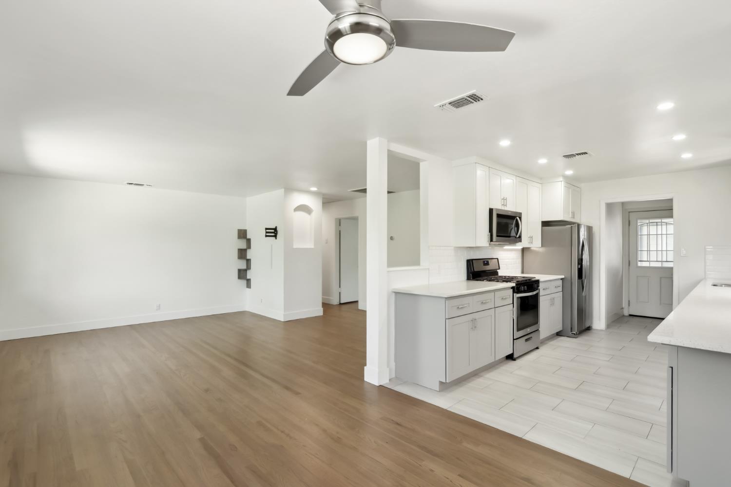 Detail Gallery Image 9 of 59 For 5250 71st St, Sacramento,  CA 95820 - 3 Beds | 1 Baths