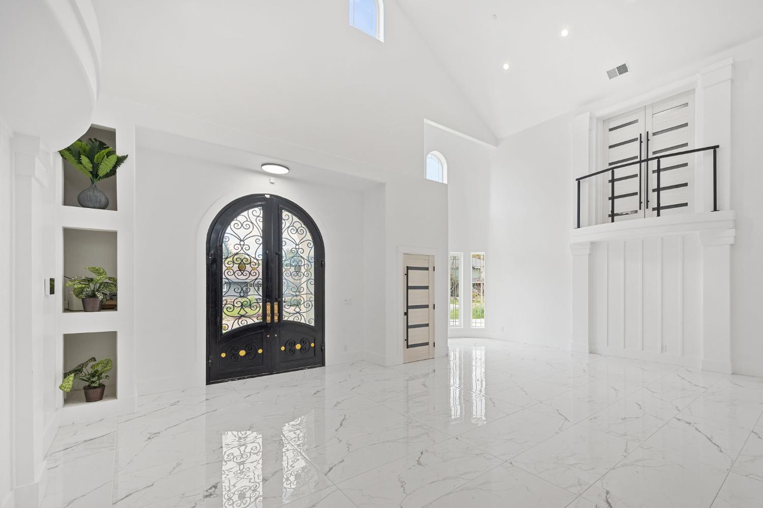 Detail Gallery Image 6 of 93 For 9425 S Wales Way, Elk Grove,  CA 95758 - 5 Beds | 5/1 Baths