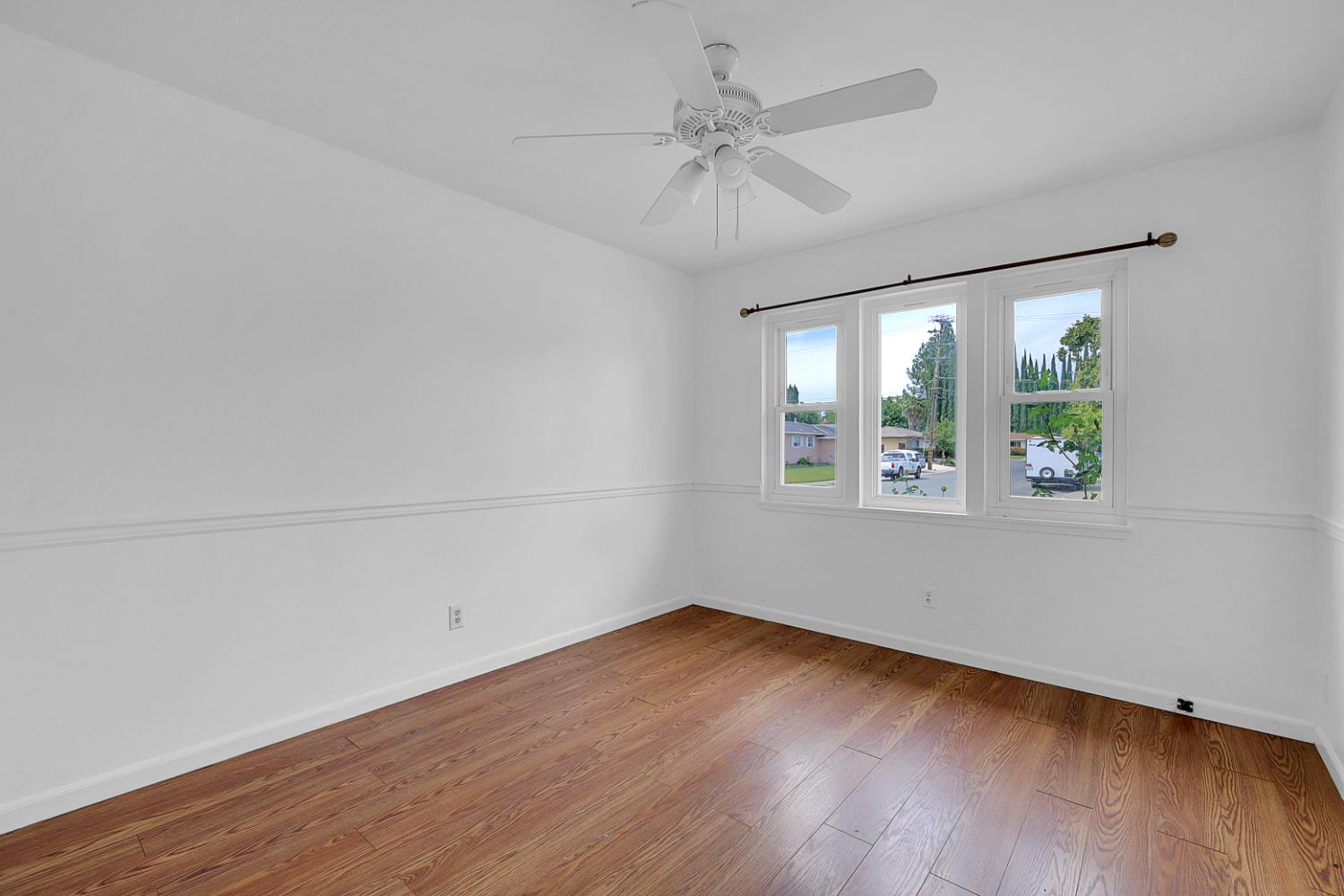 Detail Gallery Image 4 of 25 For 1440 Peach Tree Ln, Yuba City,  CA 95993 - 3 Beds | 2 Baths