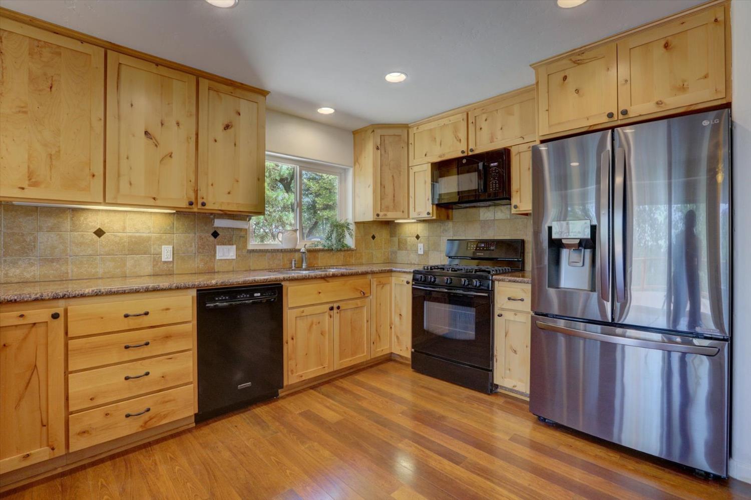 Detail Gallery Image 23 of 88 For 2500 N Lakewood Dr, Meadow Vista,  CA 95722 - 3 Beds | 2/1 Baths
