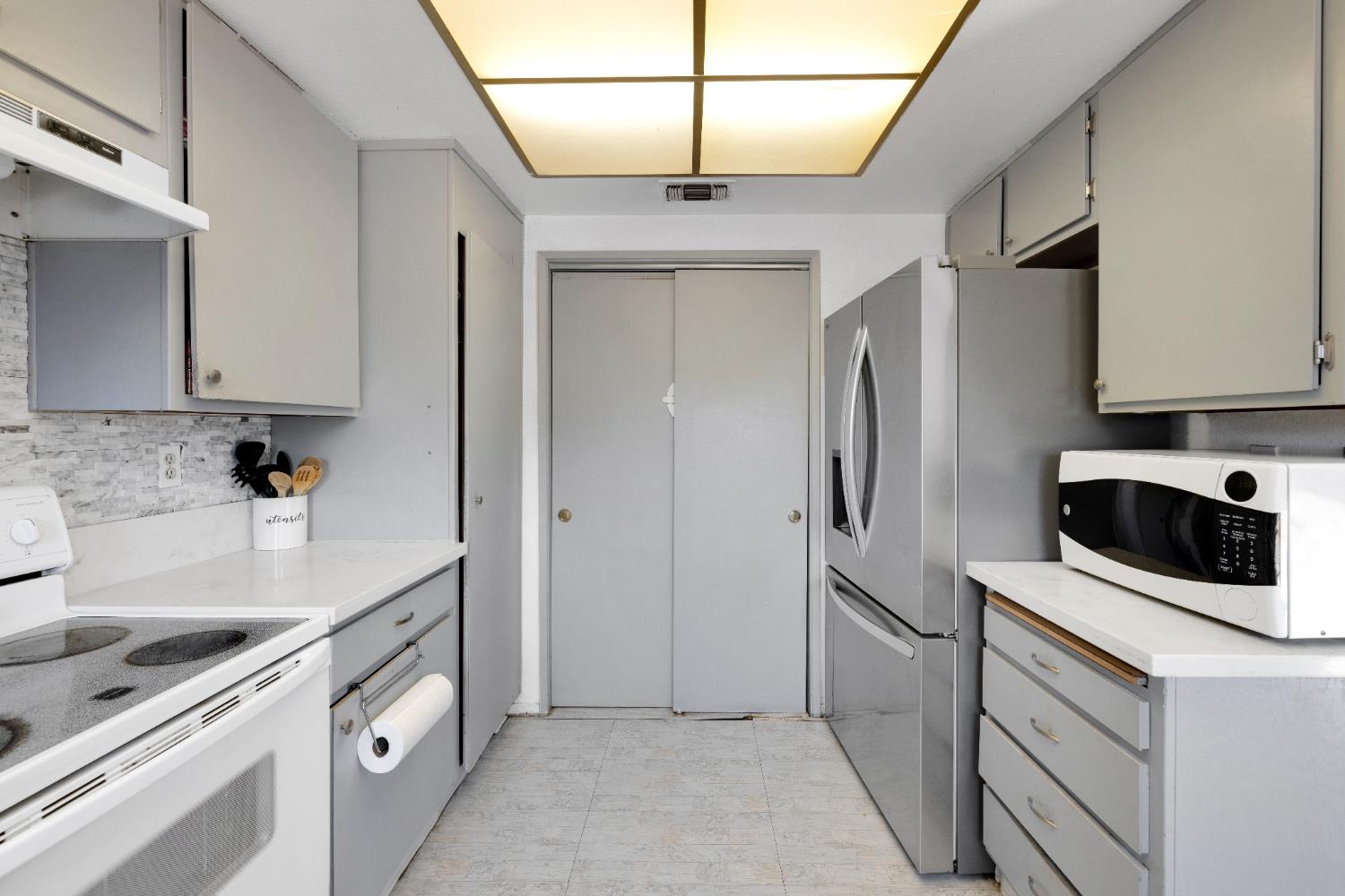 Detail Gallery Image 13 of 38 For 319 Valleywood Dr, Woodland,  CA 95695 - 3 Beds | 2 Baths