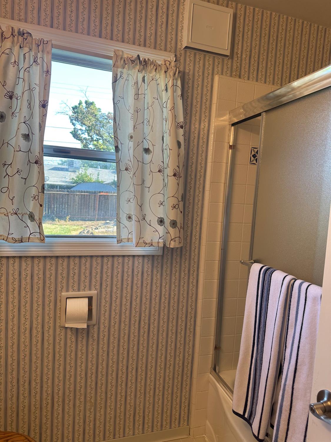 Detail Gallery Image 18 of 22 For 6322 Jansen Dr, Sacramento,  CA 95824 - 2 Beds | 1 Baths