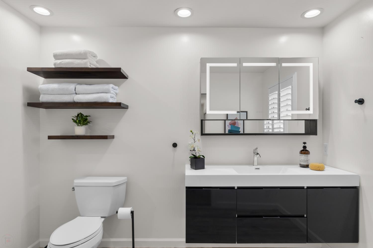 Detail Gallery Image 55 of 97 For 3221 Country Club Blvd, Stockton,  CA 95204 - 4 Beds | 3/1 Baths