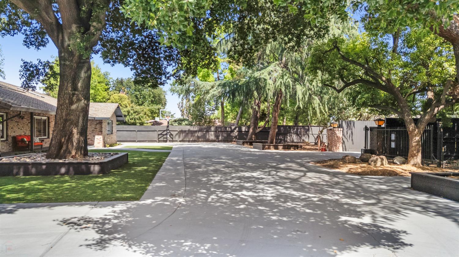 Detail Gallery Image 94 of 97 For 3221 Country Club Blvd, Stockton,  CA 95204 - 4 Beds | 3/1 Baths