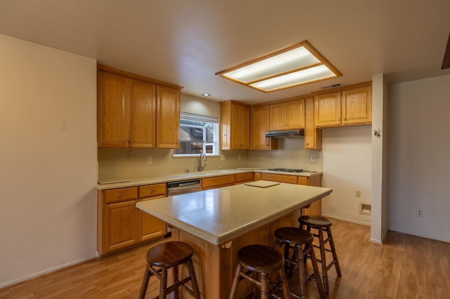 Detail Gallery Image 11 of 52 For 1047 Miwok Dr, Lodi,  CA 95240 - 3 Beds | 2 Baths
