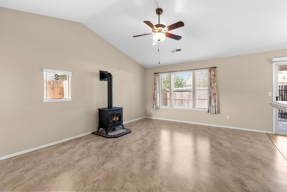 Detail Gallery Image 6 of 40 For 737 Young Ct, Galt,  CA 95632 - 2 Beds | 2 Baths