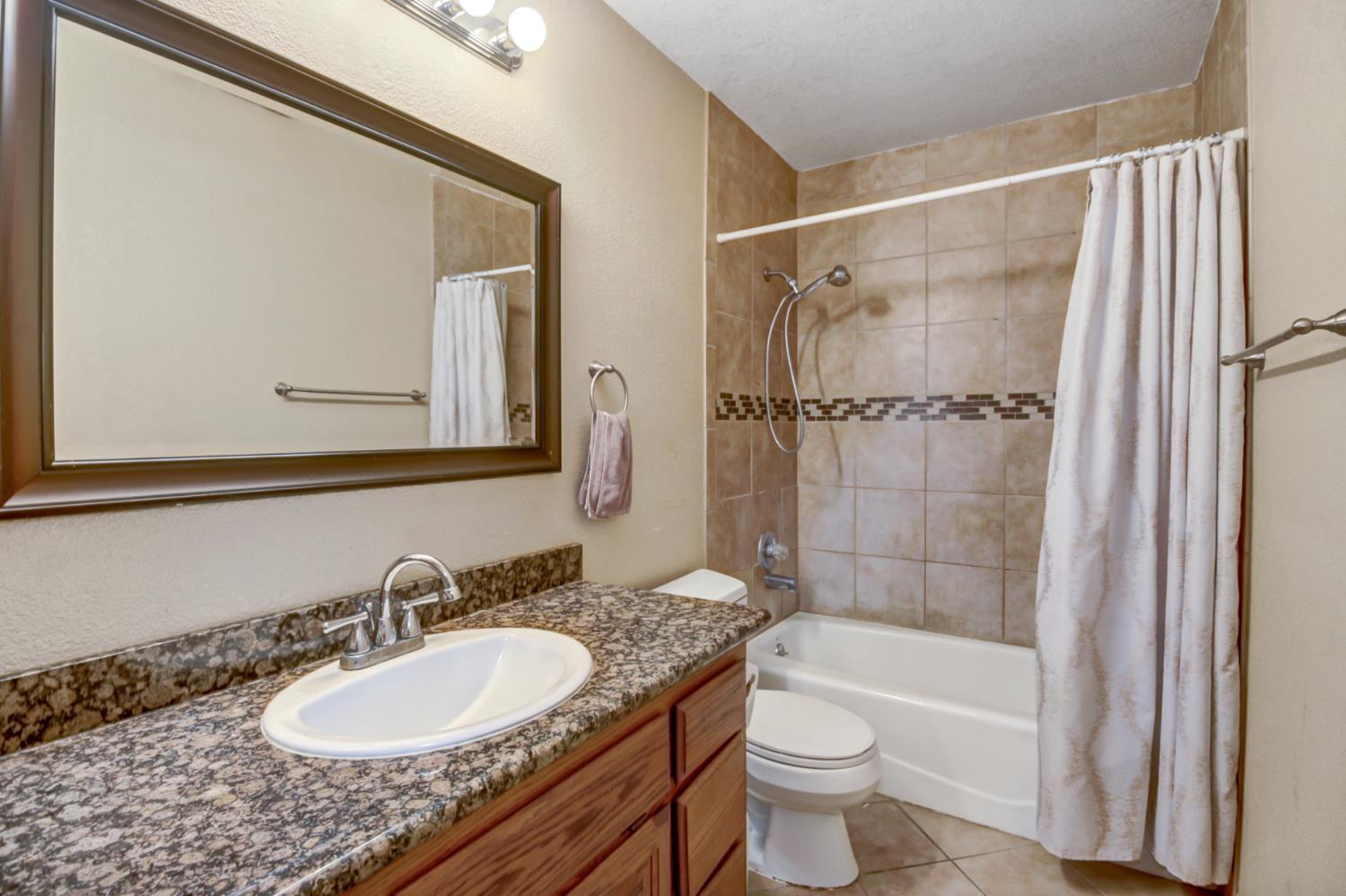 Detail Gallery Image 13 of 26 For 6310 Tina Ct, Carmichael,  CA 95608 - 3 Beds | 2 Baths