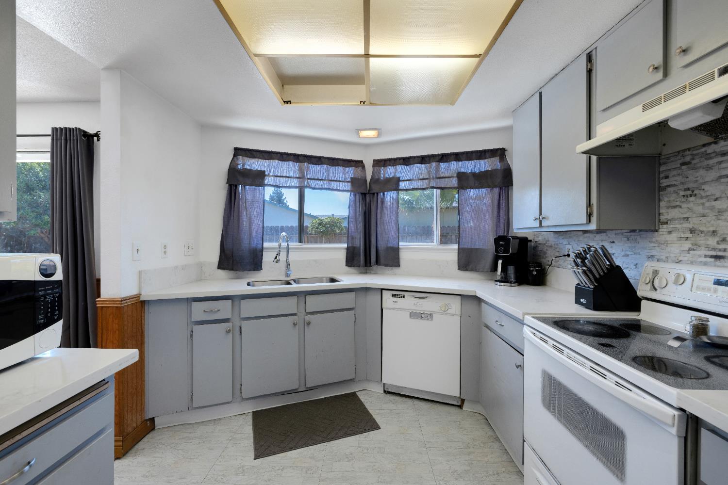 Detail Gallery Image 12 of 38 For 319 Valleywood Dr, Woodland,  CA 95695 - 3 Beds | 2 Baths