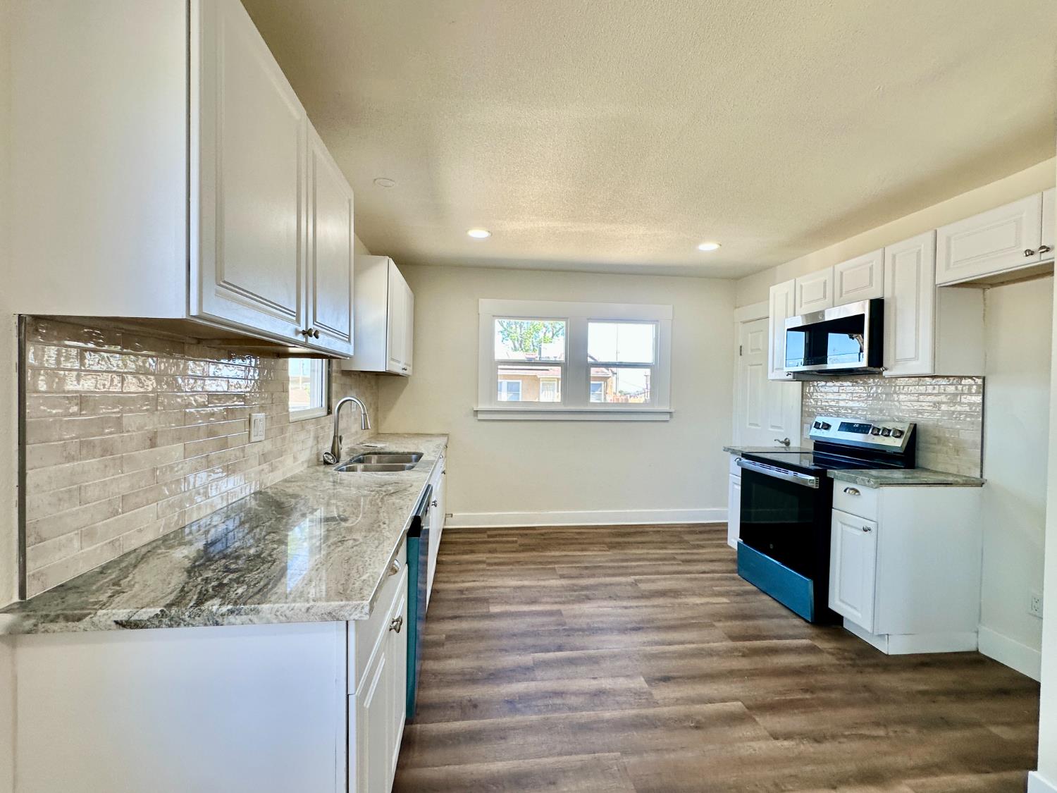 Detail Gallery Image 9 of 21 For 597 1st Ave, Gustine,  CA 95322 - 3 Beds | 1 Baths