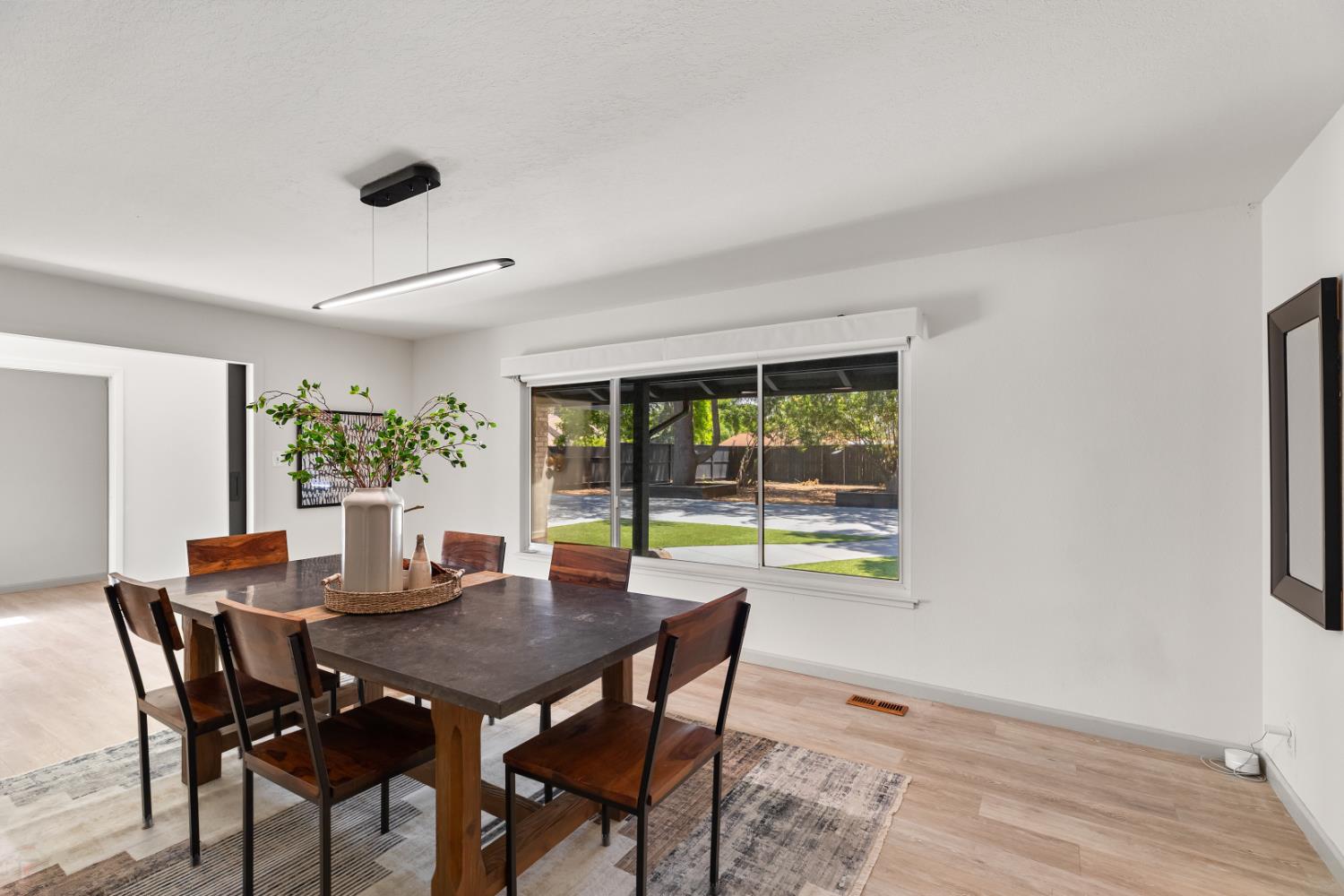 Detail Gallery Image 14 of 97 For 3221 Country Club Blvd, Stockton,  CA 95204 - 4 Beds | 3/1 Baths