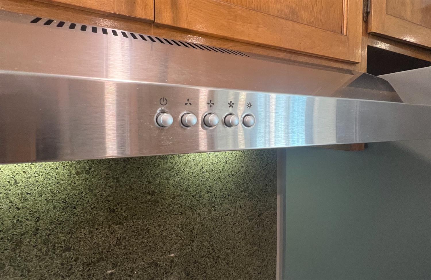 Detail Gallery Image 14 of 41 For 659 San Tomas Way, South Salinas,  CA 93901 - 3 Beds | 2 Baths