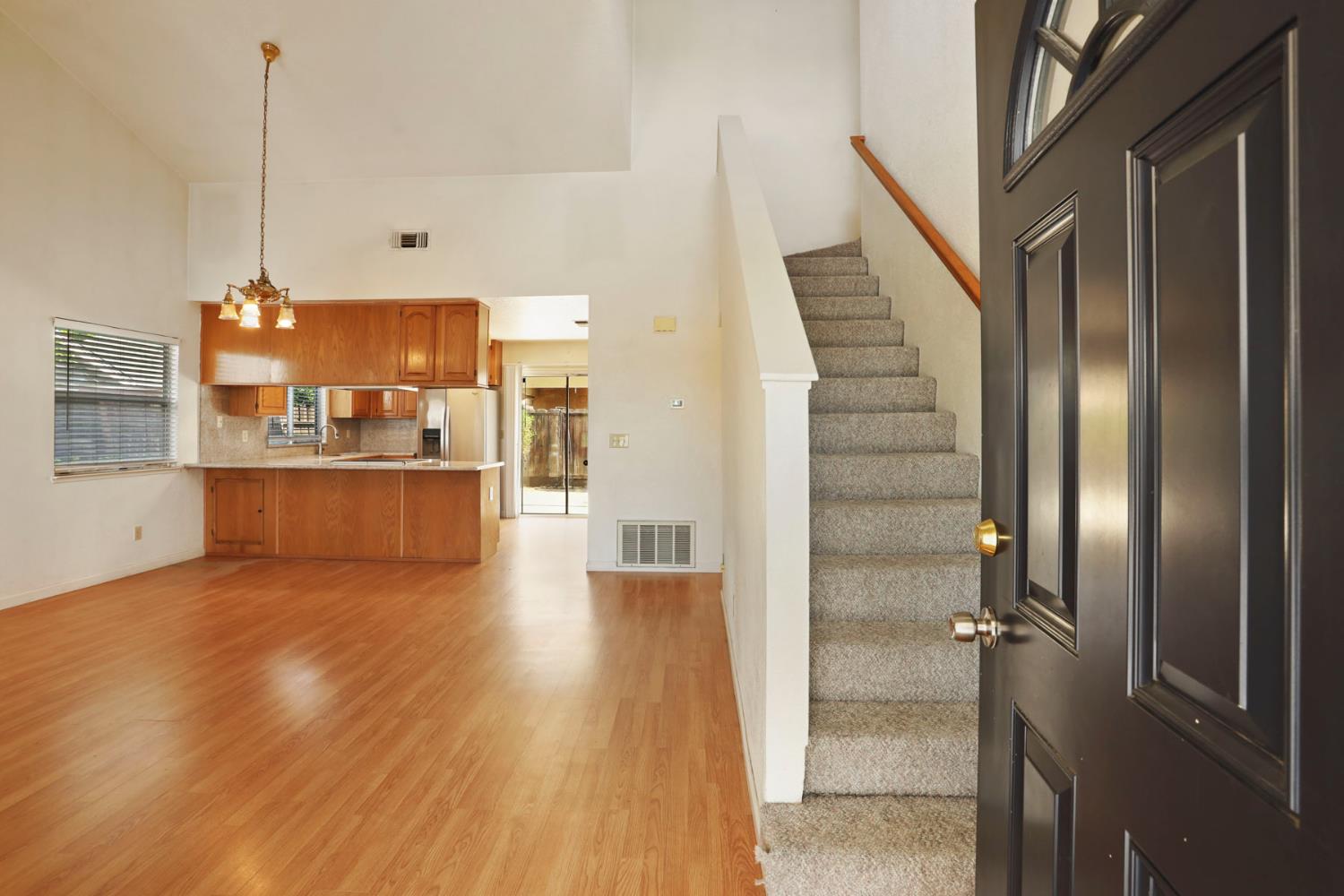 Detail Gallery Image 5 of 37 For 861 E Hawkeye Ave, Turlock,  CA 95380 - 3 Beds | 2/1 Baths