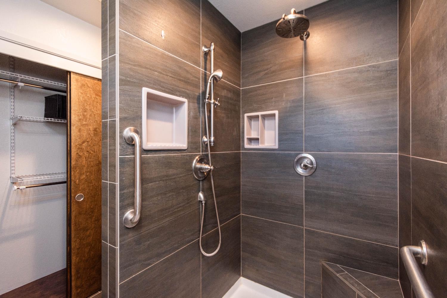 Detail Gallery Image 34 of 65 For 5612 Jolly Ct, Fair Oaks,  CA 95628 - 3 Beds | 2 Baths