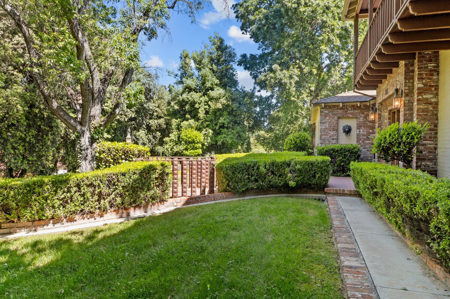 Detail Gallery Image 14 of 58 For 300 El Rio Ave, Modesto,  CA 95354 - 5 Beds | 3 Baths