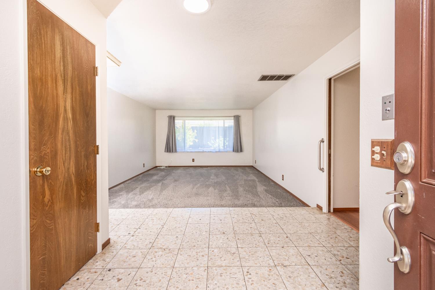 Detail Gallery Image 9 of 65 For 5612 Jolly Ct, Fair Oaks,  CA 95628 - 3 Beds | 2 Baths