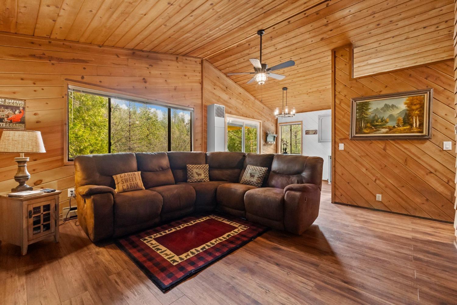 Detail Gallery Image 5 of 17 For 22440 N Tuolumne Rd, Twain Harte,  CA 95383 - 3 Beds | 2 Baths
