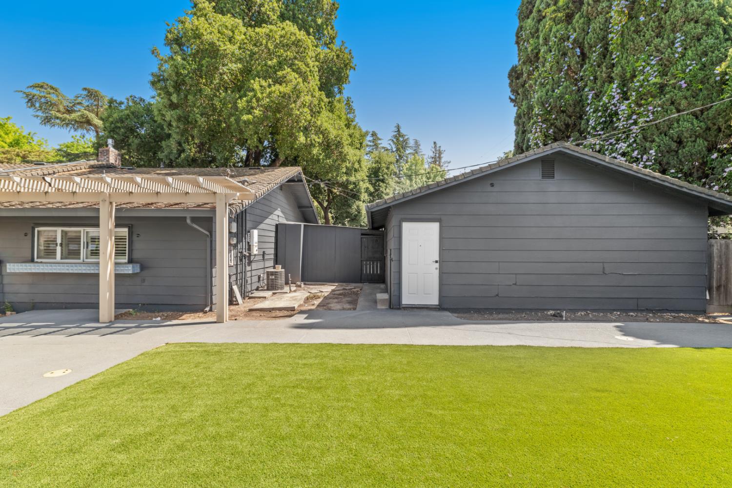 Detail Gallery Image 86 of 97 For 3221 Country Club Blvd, Stockton,  CA 95204 - 4 Beds | 3/1 Baths