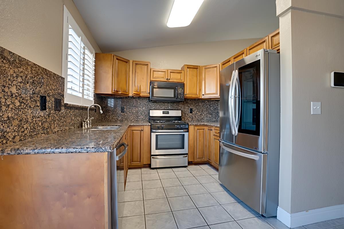 Detail Gallery Image 7 of 20 For 2445 Little Aston Way, Stockton,  CA 95206 - 2 Beds | 2 Baths