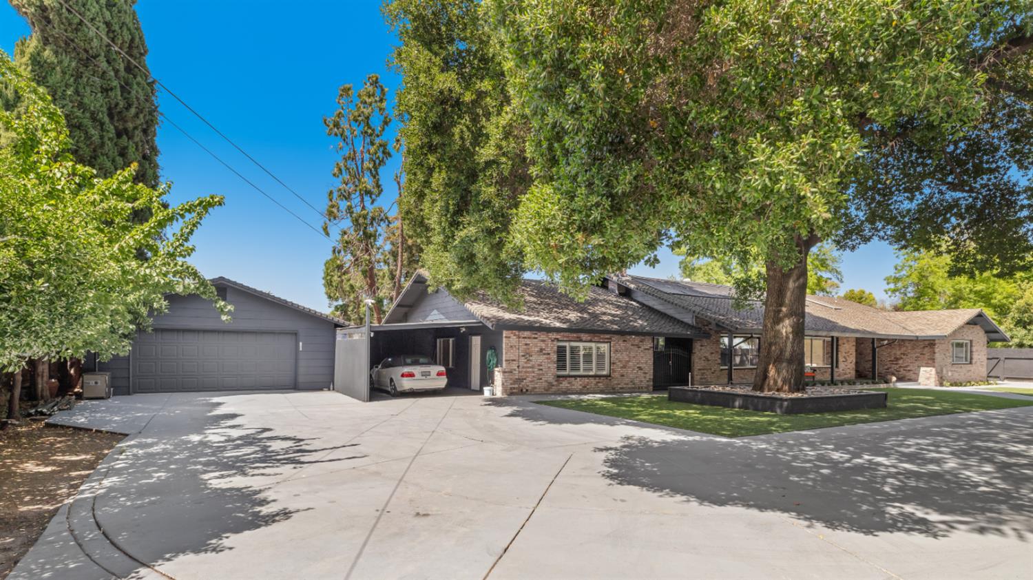 Detail Gallery Image 4 of 97 For 3221 Country Club Blvd, Stockton,  CA 95204 - 4 Beds | 3/1 Baths