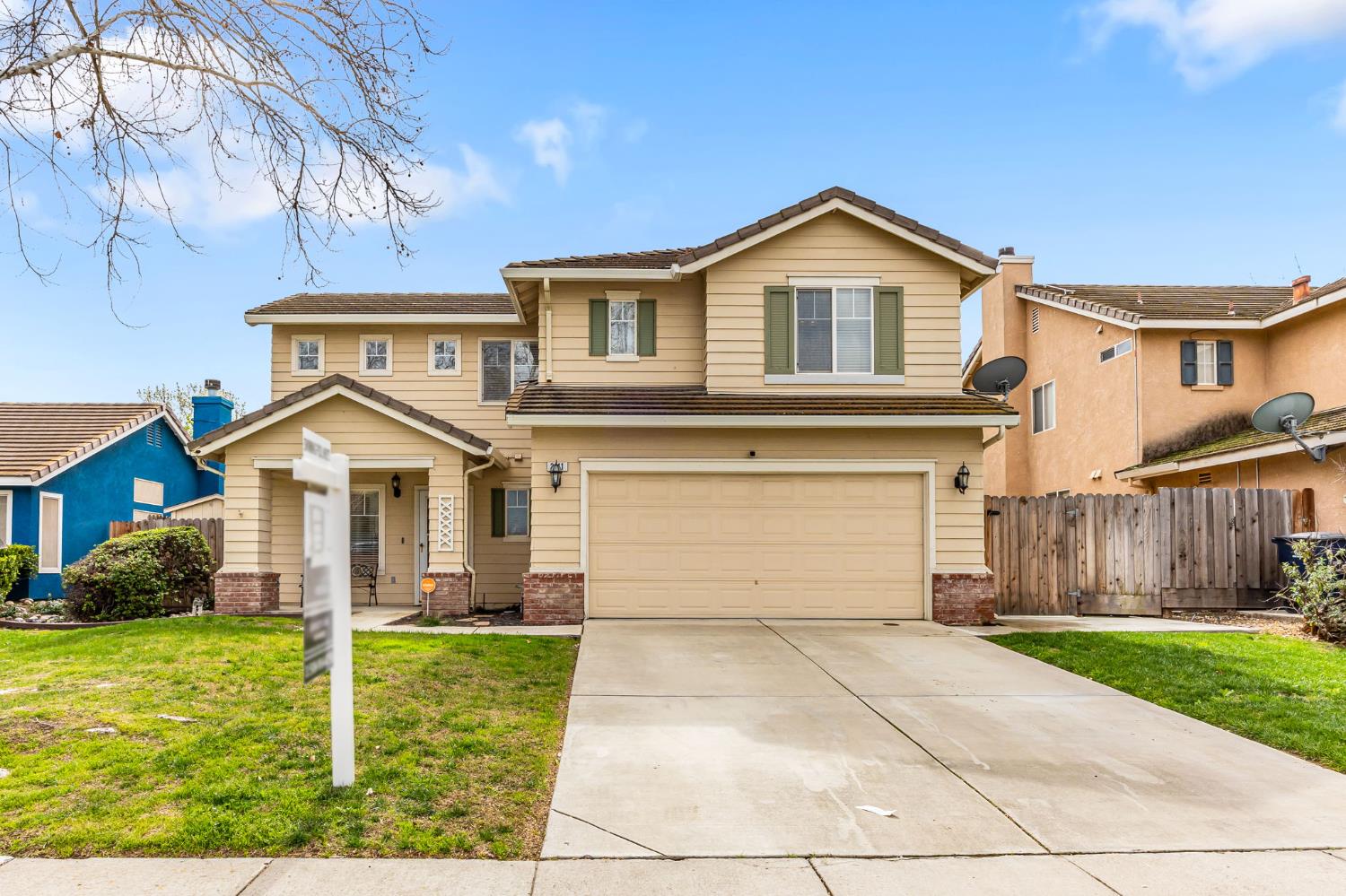 Detail Gallery Image 2 of 45 For 2111 Bridle Creek Cir, Tracy,  CA 95377 - 3 Beds | 2/1 Baths