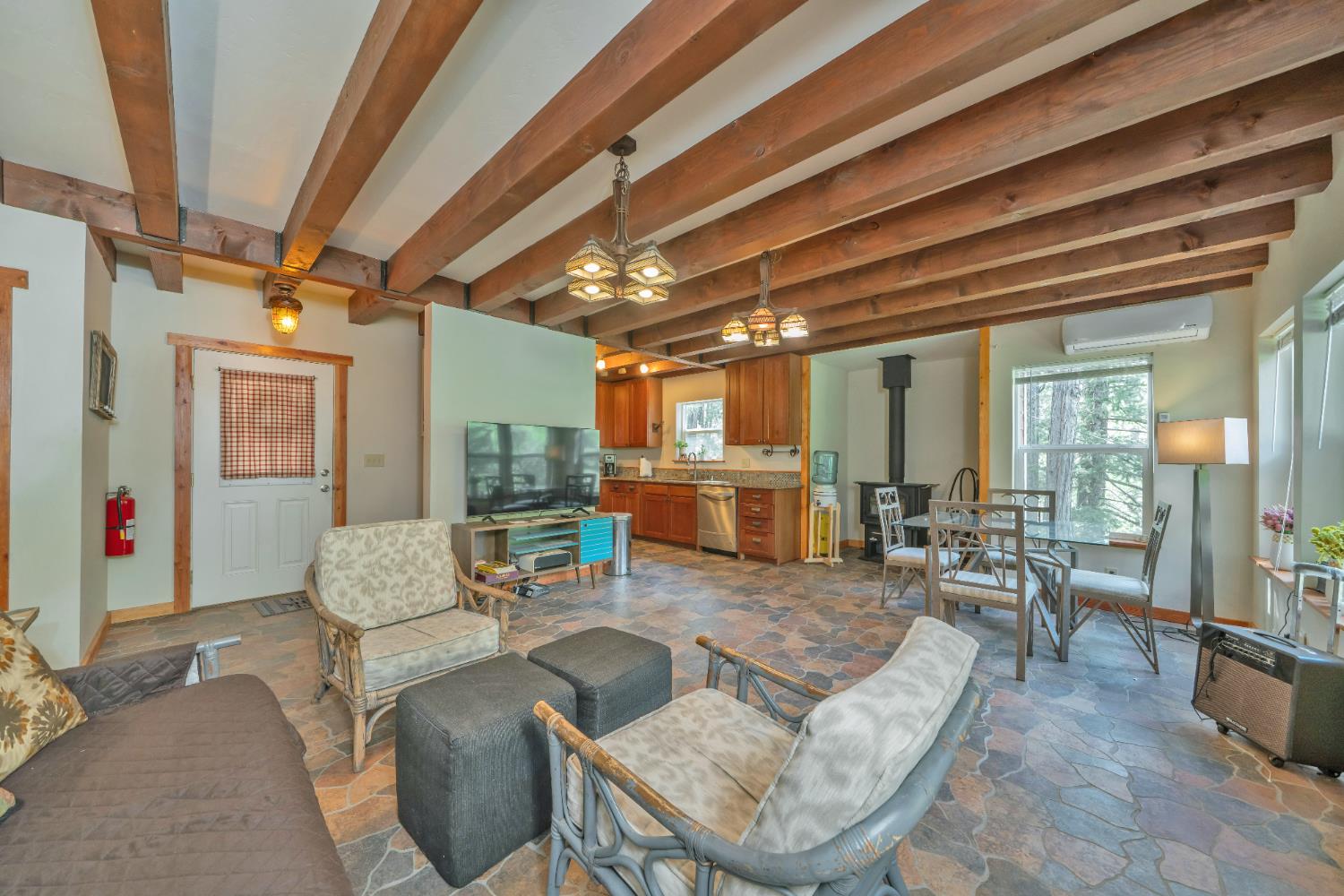 Detail Gallery Image 10 of 67 For 10870 Riverton Ln, Pollock Pines,  CA 95726 - 4 Beds | 2 Baths
