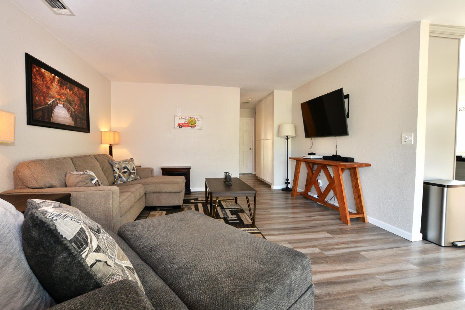 Detail Gallery Image 2 of 16 For 845 Saint Andrews Dr #8,  Valley Springs,  CA 95252 - 2 Beds | 2 Baths
