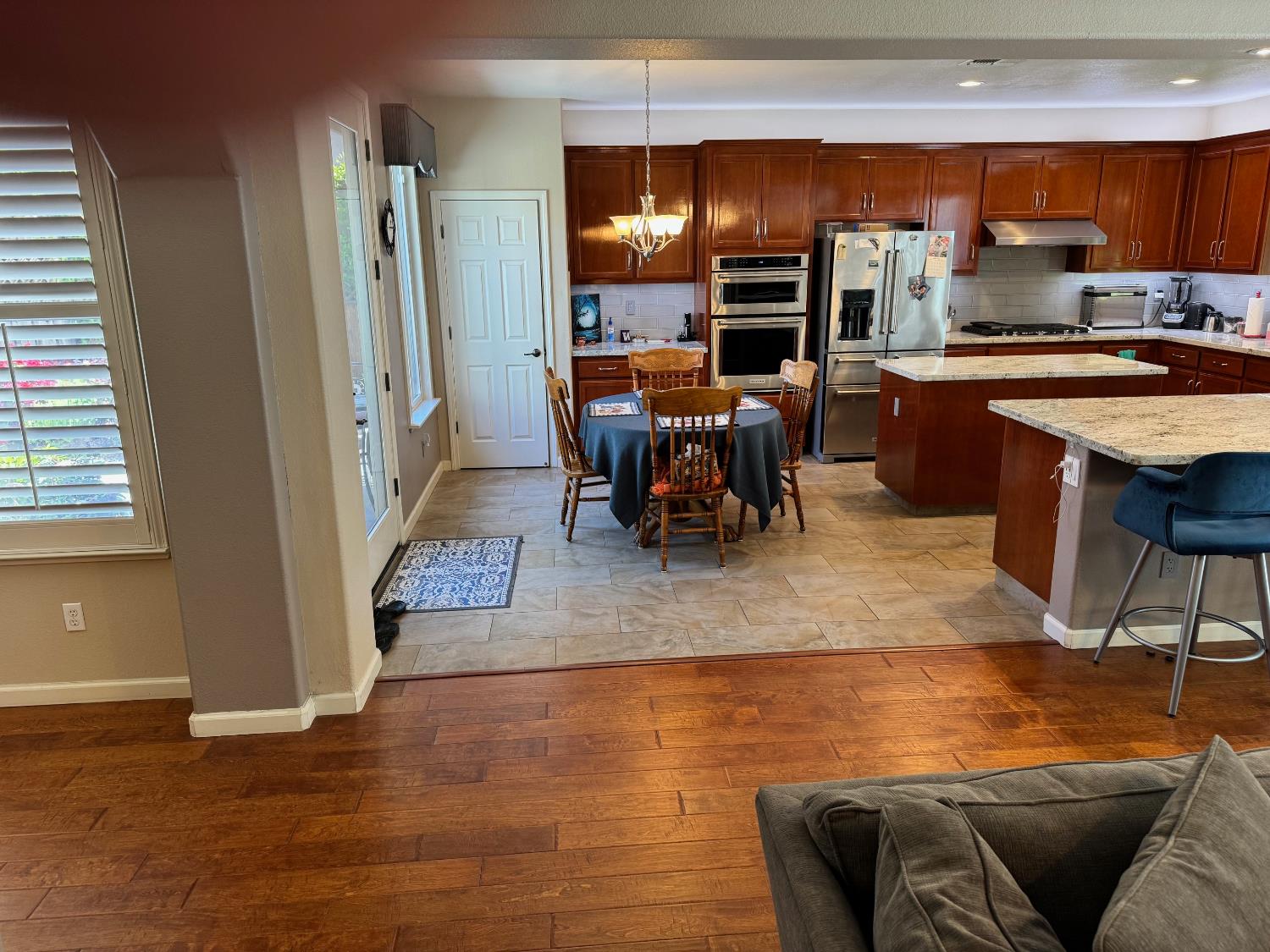 Detail Gallery Image 9 of 52 For 220 Shrike Cir, Sacramento,  CA 95834 - 4 Beds | 3 Baths