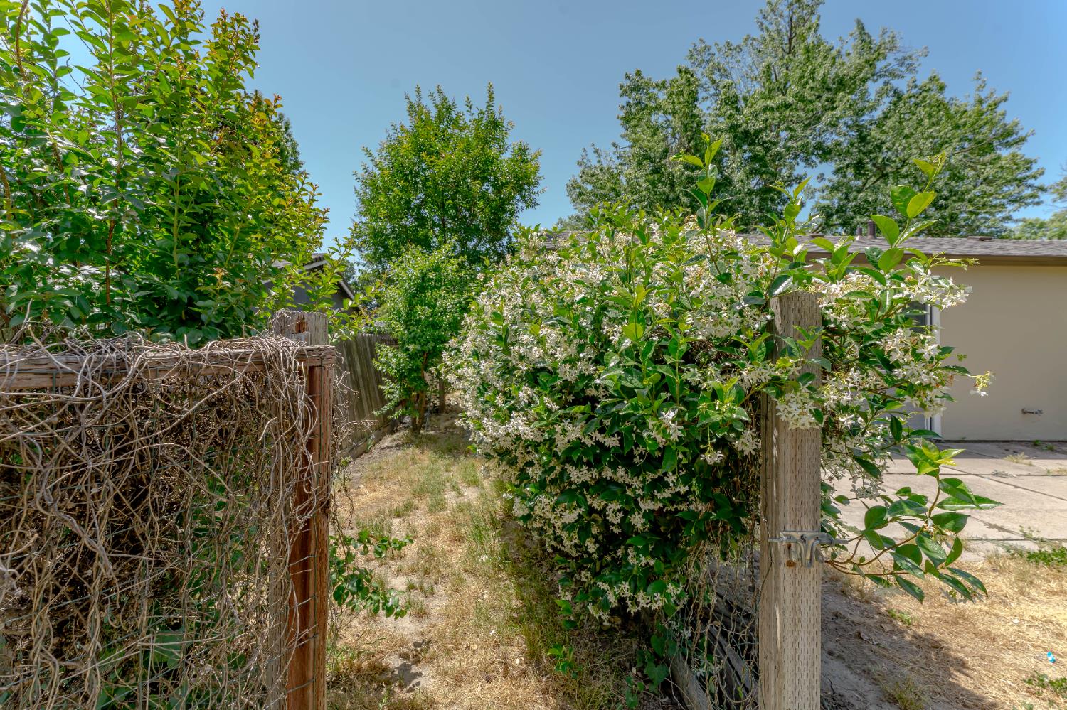 Detail Gallery Image 24 of 28 For 6112 Longfellow Way, Sacramento,  CA 95842 - 3 Beds | 1 Baths
