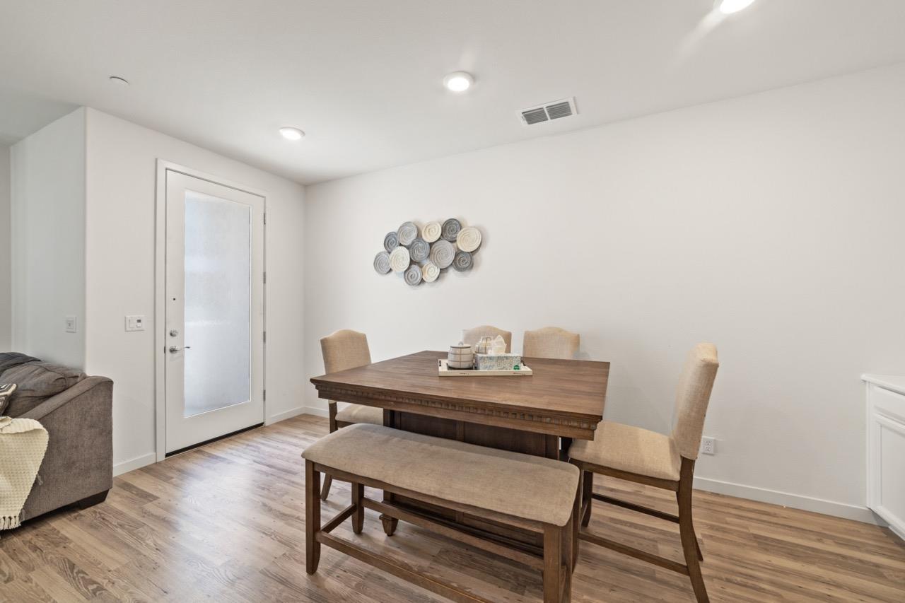 Detail Gallery Image 10 of 44 For 3074 Seaspray Walk, Sacramento,  CA 95833 - 3 Beds | 2/1 Baths