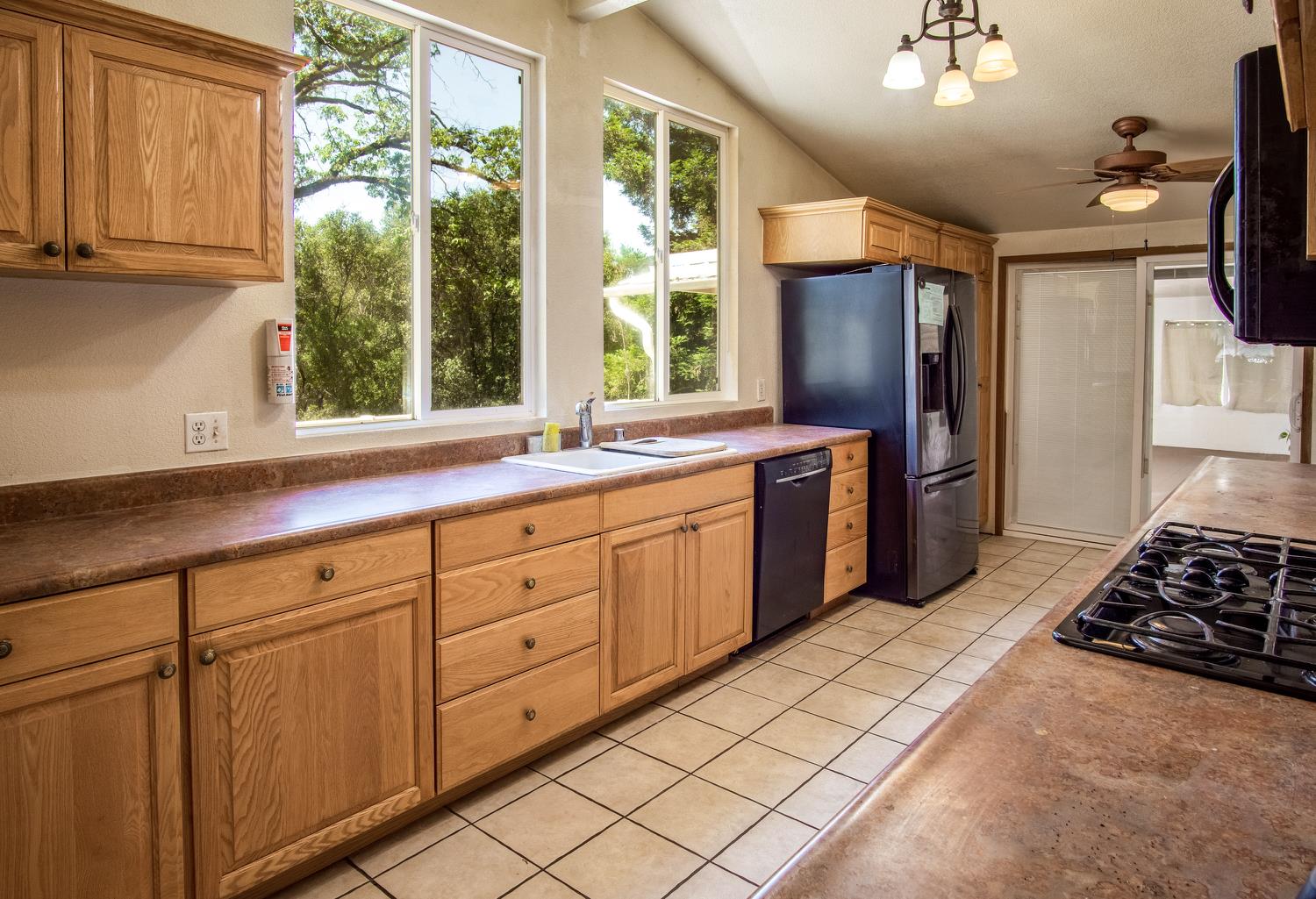 Detail Gallery Image 12 of 44 For 22133 Trotter, Grass Valley,  CA 95949 - 2 Beds | 2 Baths