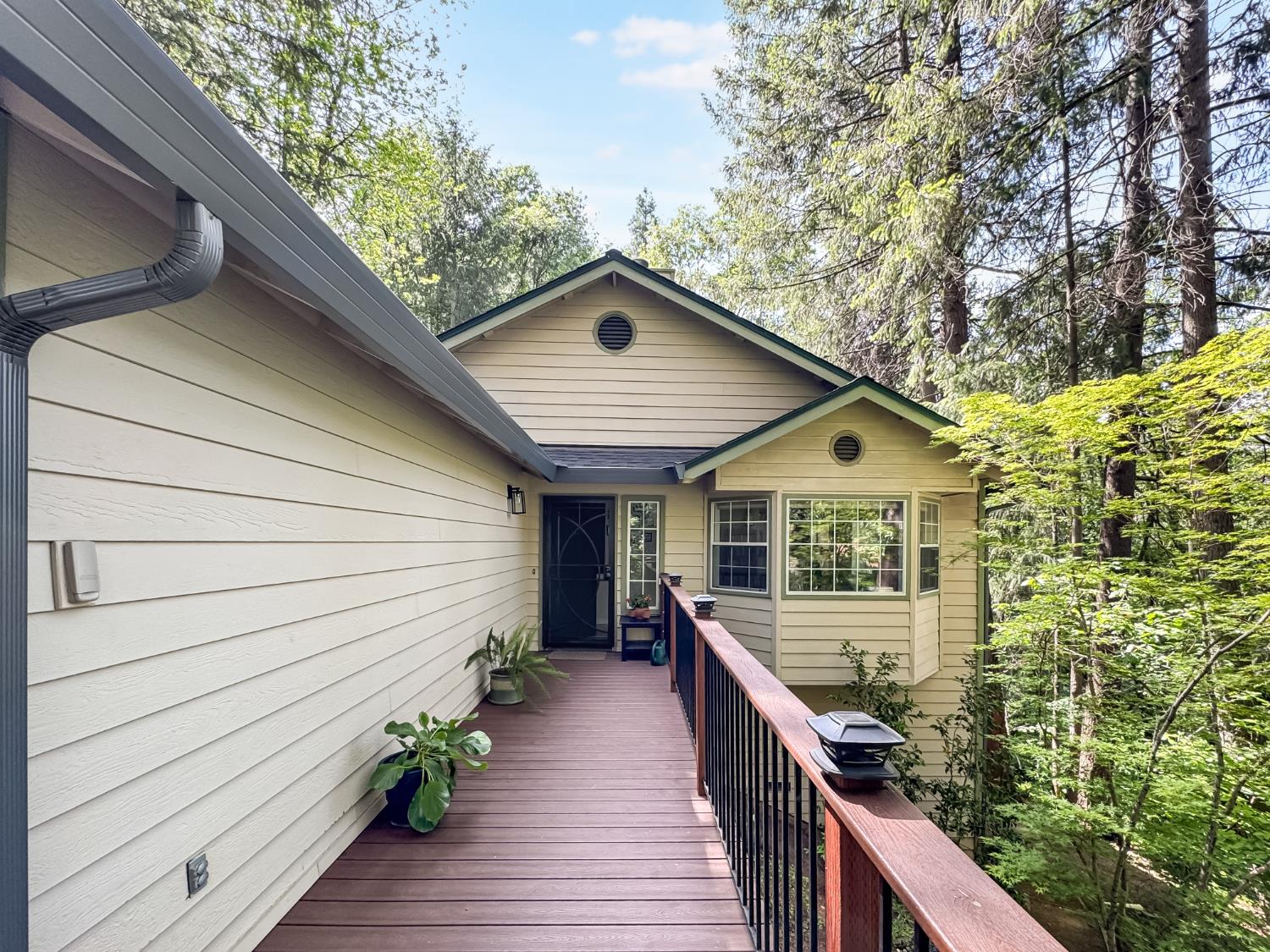 Detail Gallery Image 2 of 24 For 10901 Footwall Dr, Grass Valley,  CA 95945 - 3 Beds | 2 Baths