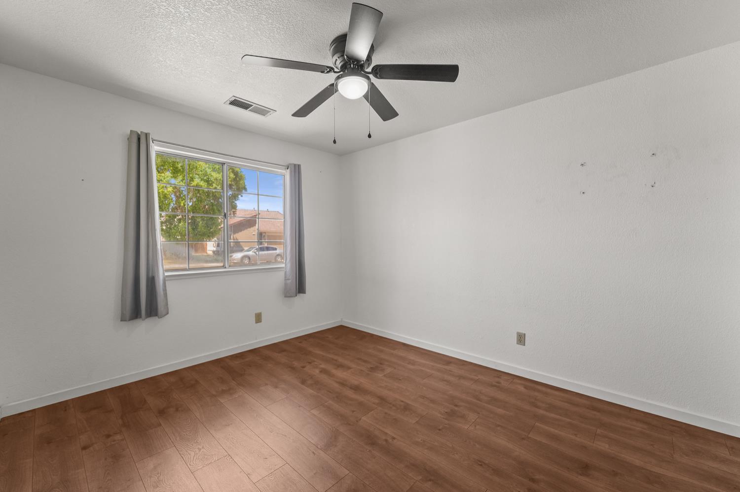 Detail Gallery Image 9 of 34 For 3428 Waynesboro Dr, Ceres,  CA 95307 - 3 Beds | 2 Baths