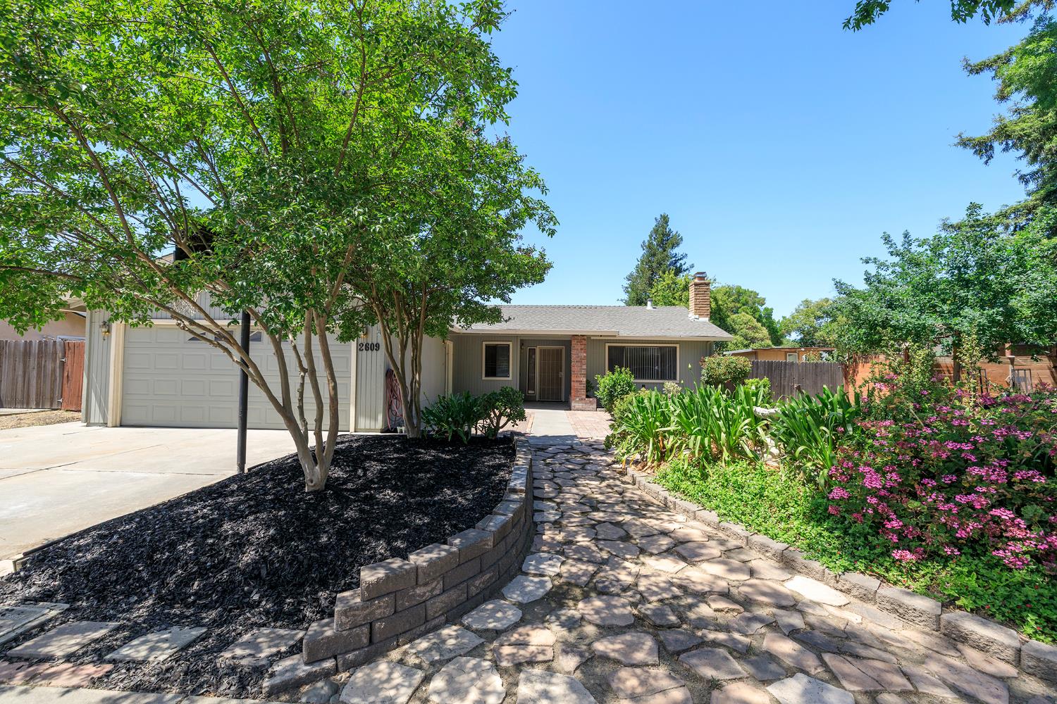 Detail Gallery Image 2 of 34 For 2609 Finlandia Ave, Modesto,  CA 95358 - 3 Beds | 2 Baths