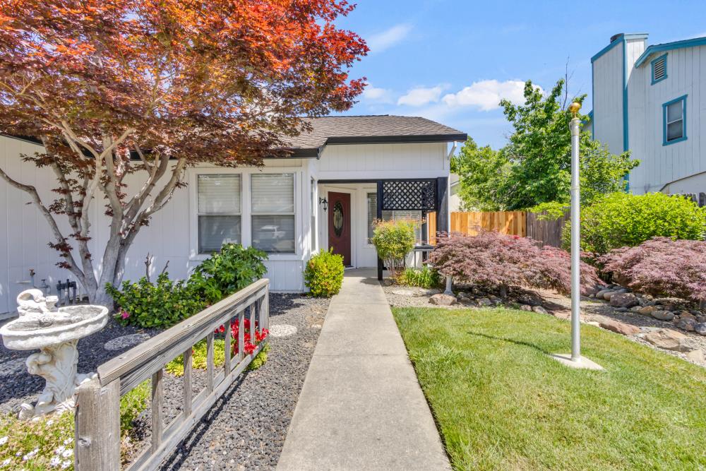 Detail Gallery Image 4 of 75 For 5984 Sawyer Cir, Sacramento,  CA 95823 - 3 Beds | 2 Baths
