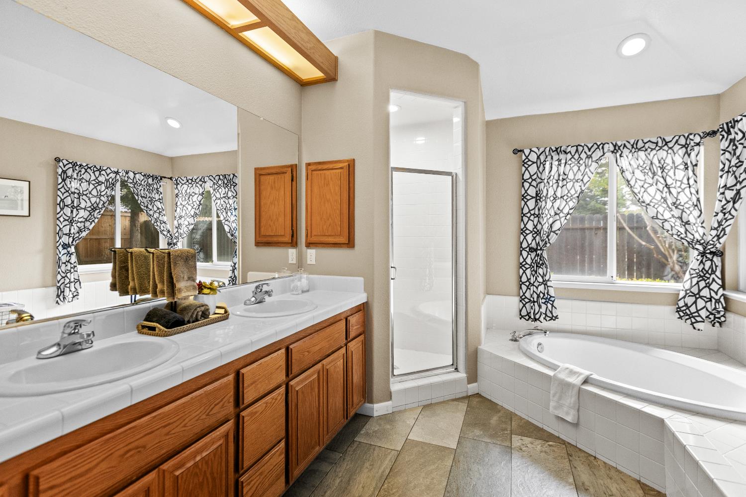 Detail Gallery Image 48 of 72 For 9180 Quail Cove Dr, Elk Grove,  CA 95624 - 5 Beds | 2/1 Baths