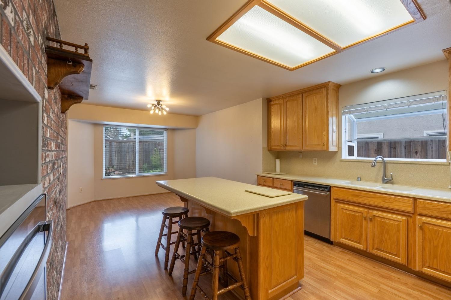 Detail Gallery Image 9 of 52 For 1047 Miwok Dr, Lodi,  CA 95240 - 3 Beds | 2 Baths