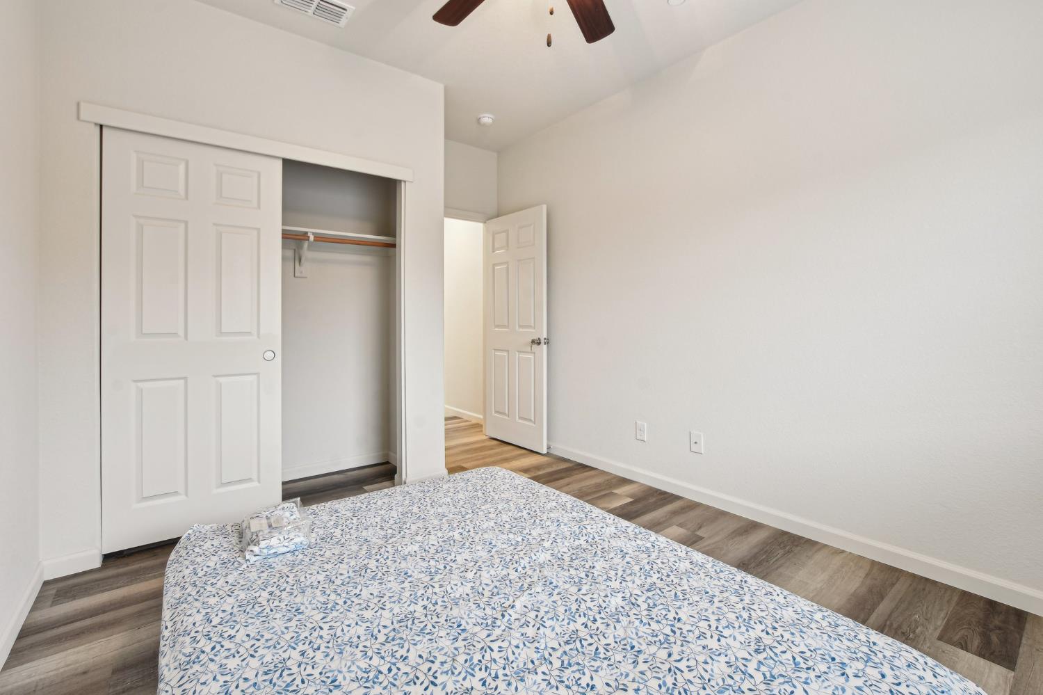 Detail Gallery Image 13 of 19 For 7905 Springarden Way, Sacramento,  CA 95828 - 3 Beds | 2 Baths
