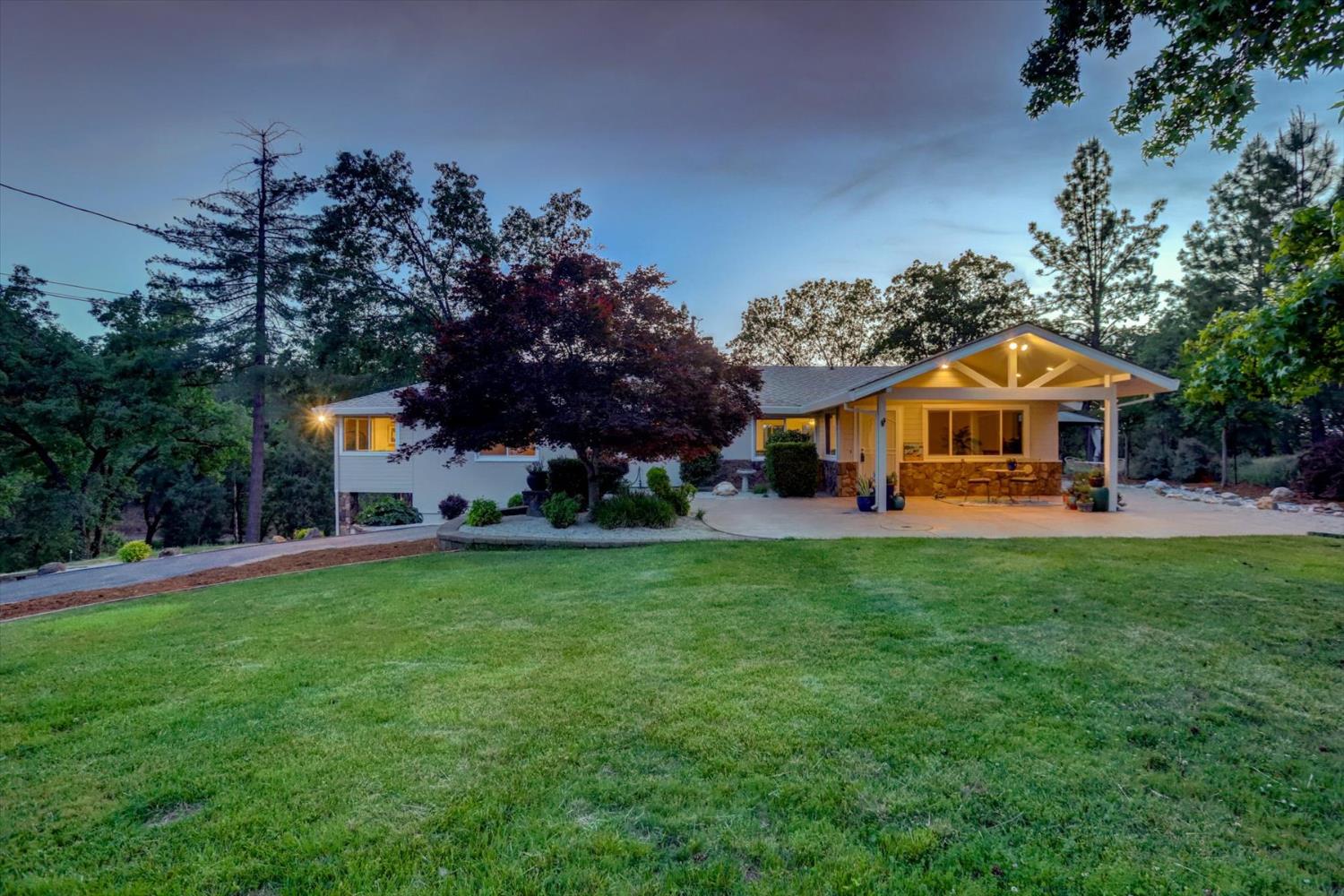 Detail Gallery Image 4 of 88 For 2500 N Lakewood Dr, Meadow Vista,  CA 95722 - 3 Beds | 2/1 Baths