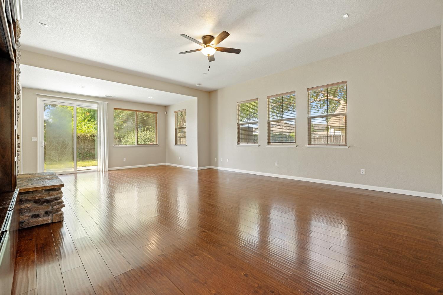 Detail Gallery Image 11 of 29 For 936 Heartland Dr, Manteca,  CA 95337 - 3 Beds | 2 Baths