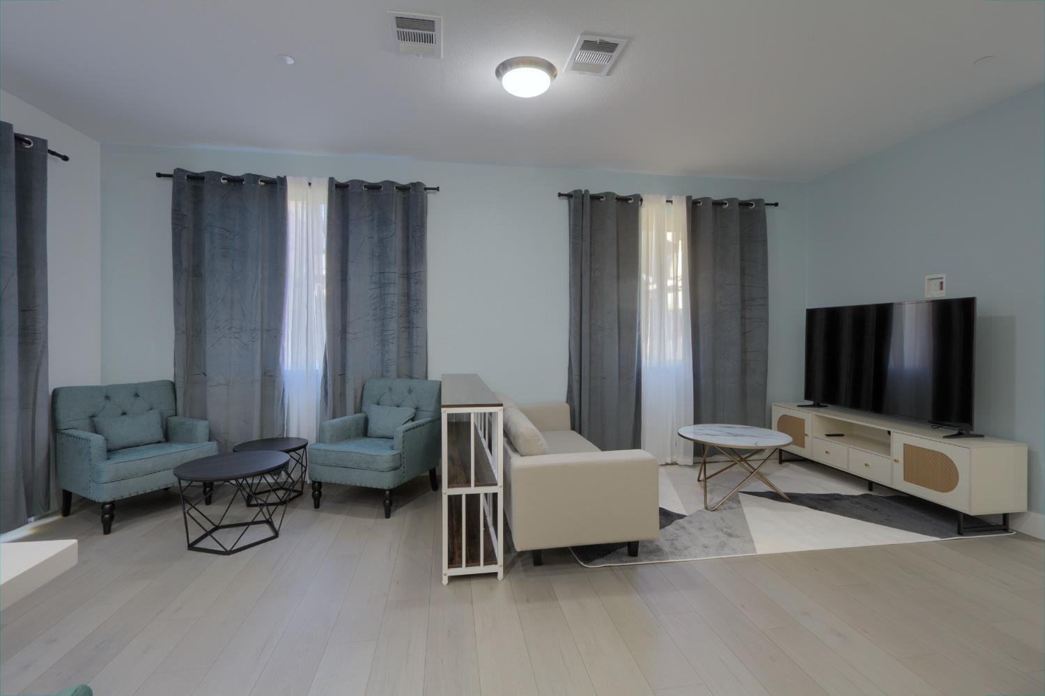 Detail Gallery Image 9 of 60 For 2183 Grady Cir, Woodland,  CA 95776 - 4 Beds | 2/1 Baths