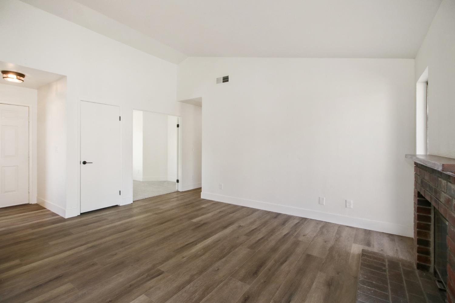 Detail Gallery Image 7 of 38 For 8237 Auberry Dr, Sacramento,  CA 95828 - 3 Beds | 2 Baths