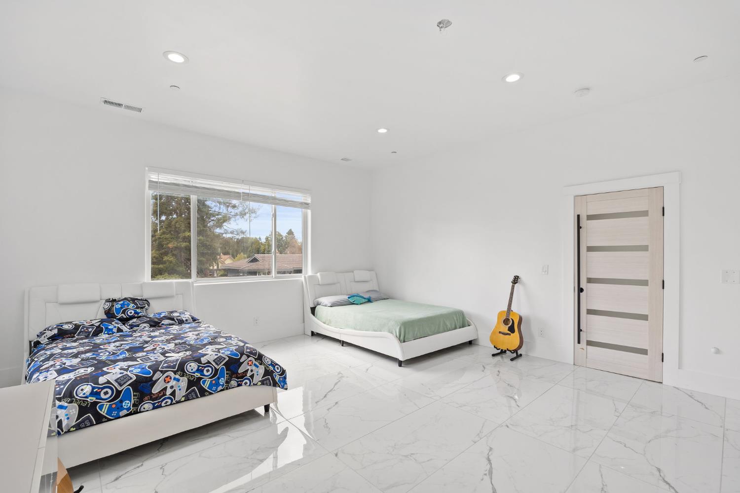 Detail Gallery Image 37 of 93 For 9425 S Wales Way, Elk Grove,  CA 95758 - 5 Beds | 5/1 Baths