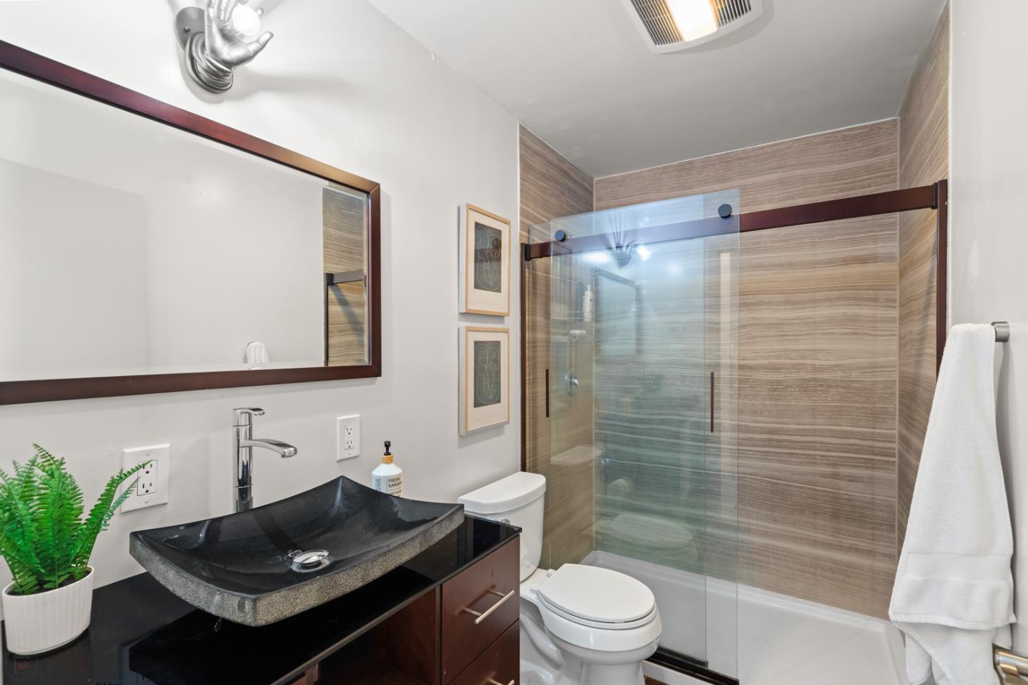 Detail Gallery Image 42 of 97 For 3221 Country Club Blvd, Stockton,  CA 95204 - 4 Beds | 3/1 Baths