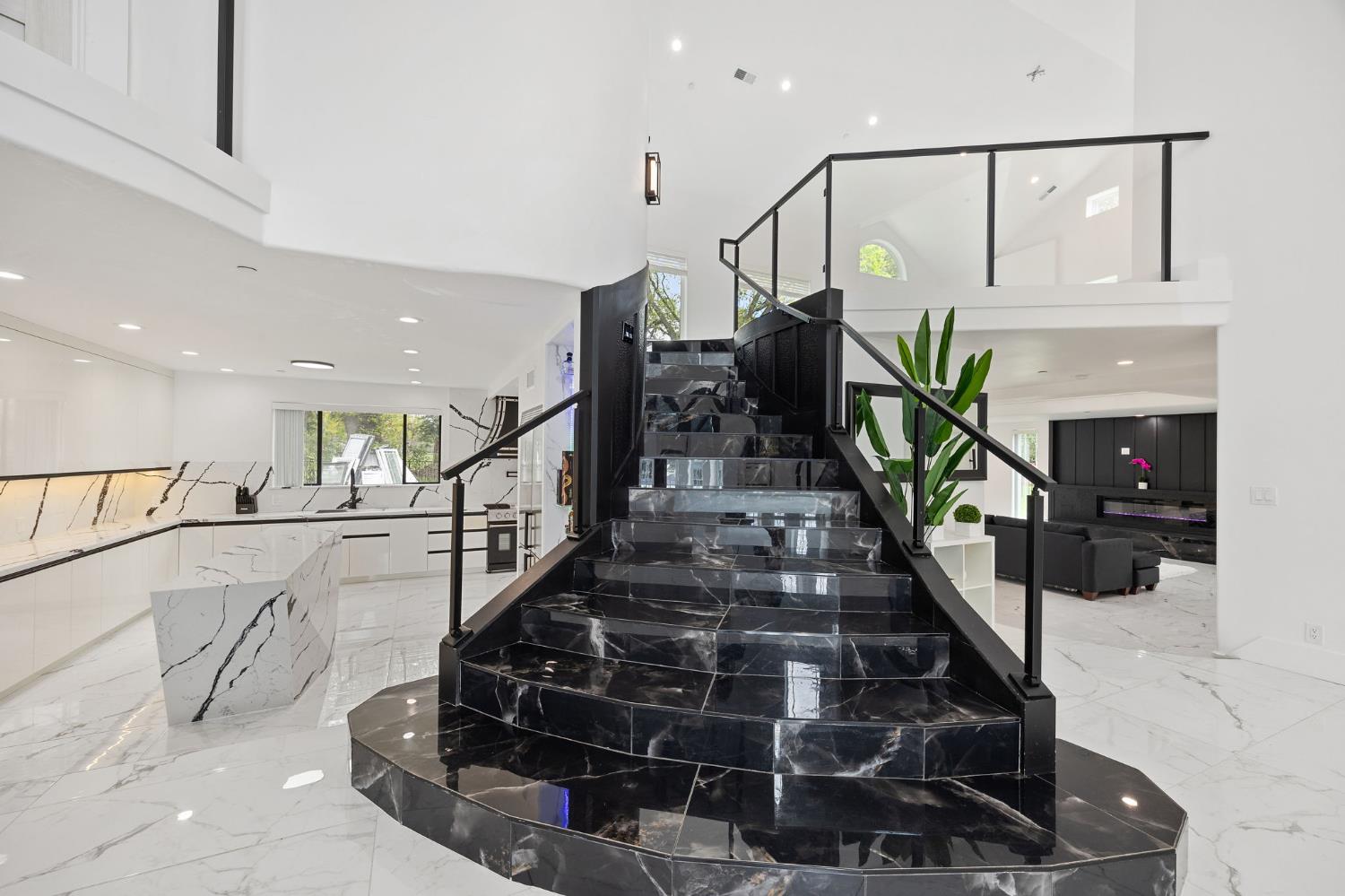 Detail Gallery Image 24 of 93 For 9425 S Wales Way, Elk Grove,  CA 95758 - 5 Beds | 5/1 Baths