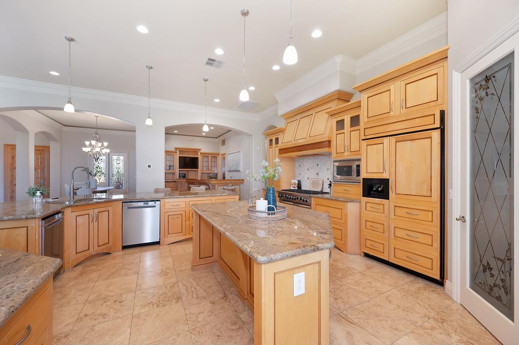 Detail Gallery Image 7 of 58 For 3711 Stone Temple Ct, Rocklin,  CA 95765 - 5 Beds | 4/1 Baths