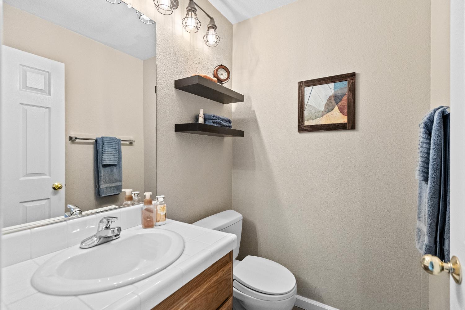Detail Gallery Image 31 of 72 For 9180 Quail Cove Dr, Elk Grove,  CA 95624 - 5 Beds | 2/1 Baths
