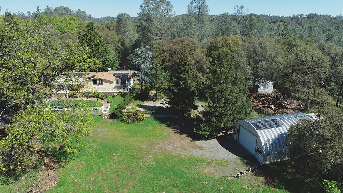 Detail Gallery Image 3 of 44 For 22133 Trotter, Grass Valley,  CA 95949 - 2 Beds | 2 Baths
