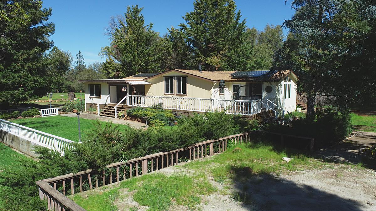 Detail Gallery Image 1 of 44 For 22133 Trotter, Grass Valley,  CA 95949 - 2 Beds | 2 Baths